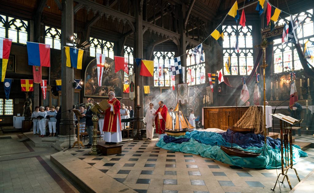 Fete-des-Marins-Honfleur_cérémonie à l'église Sainte-Catherine-L.Pilon