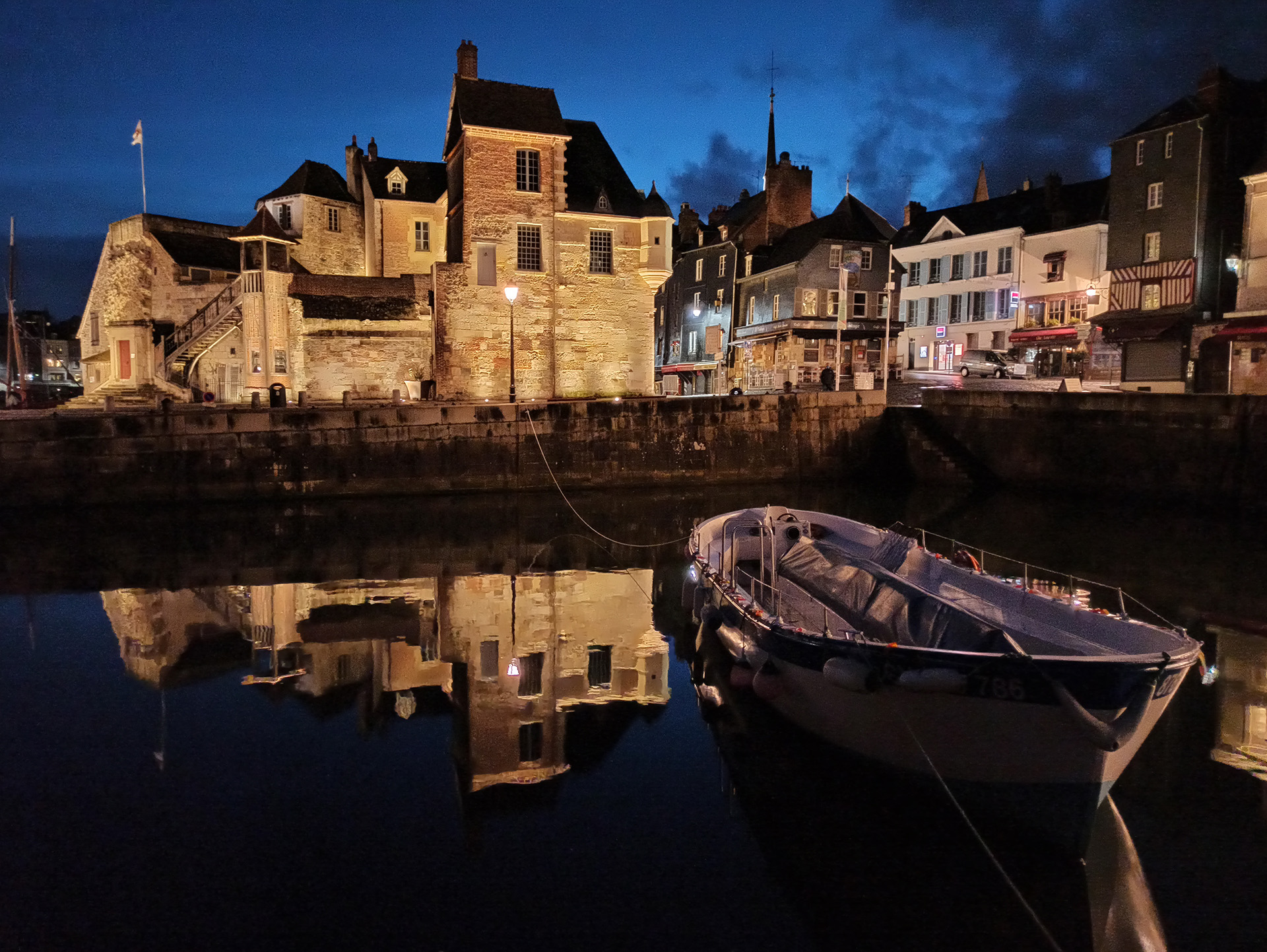 La Lieutenance Honfleur de nuit