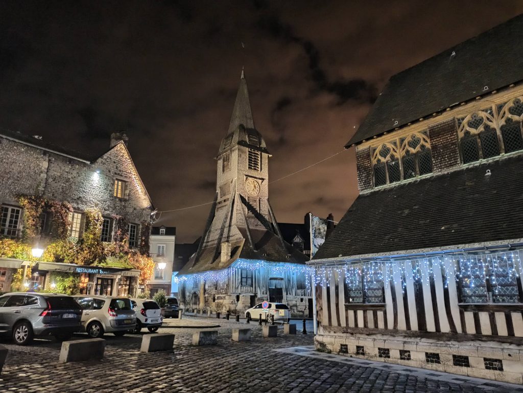 Place-Sainte-Catherine-Honfleur illuminated