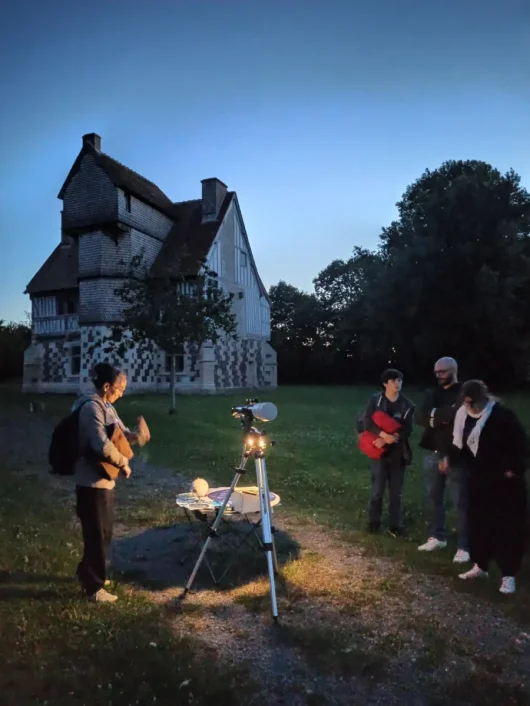 La tête dans les étoiles_Manoir du Désert à Honfleur