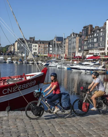 velo_honfleur_vieuxbassin_pair_summer