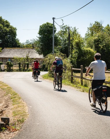 Balade à vélo en famille ©Aurélien PAPA