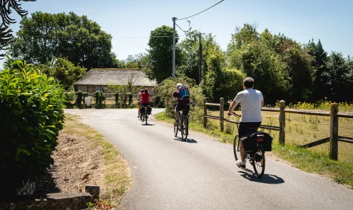 Balade à vélo en famille ©Aurélien PAPA