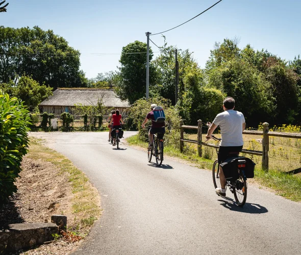 Balade à vélo en famille ©Aurélien PAPA